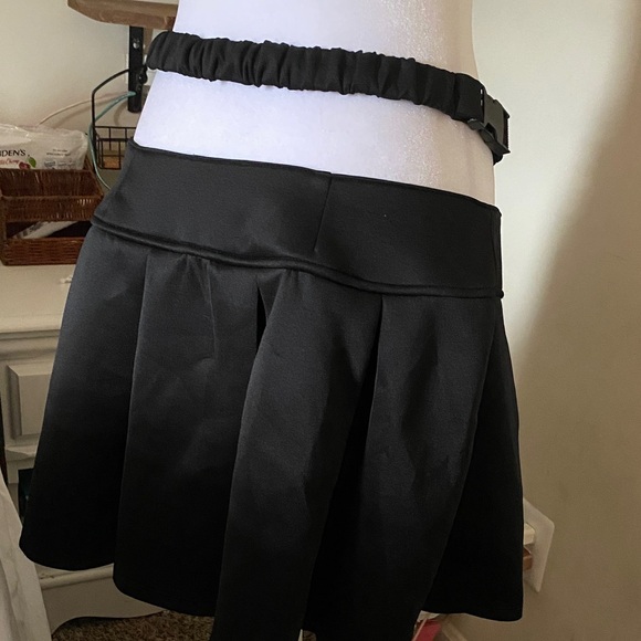 Hot Topic Black Pleated Cut Out Mini Skirt NEW! - Picture 4 of 5